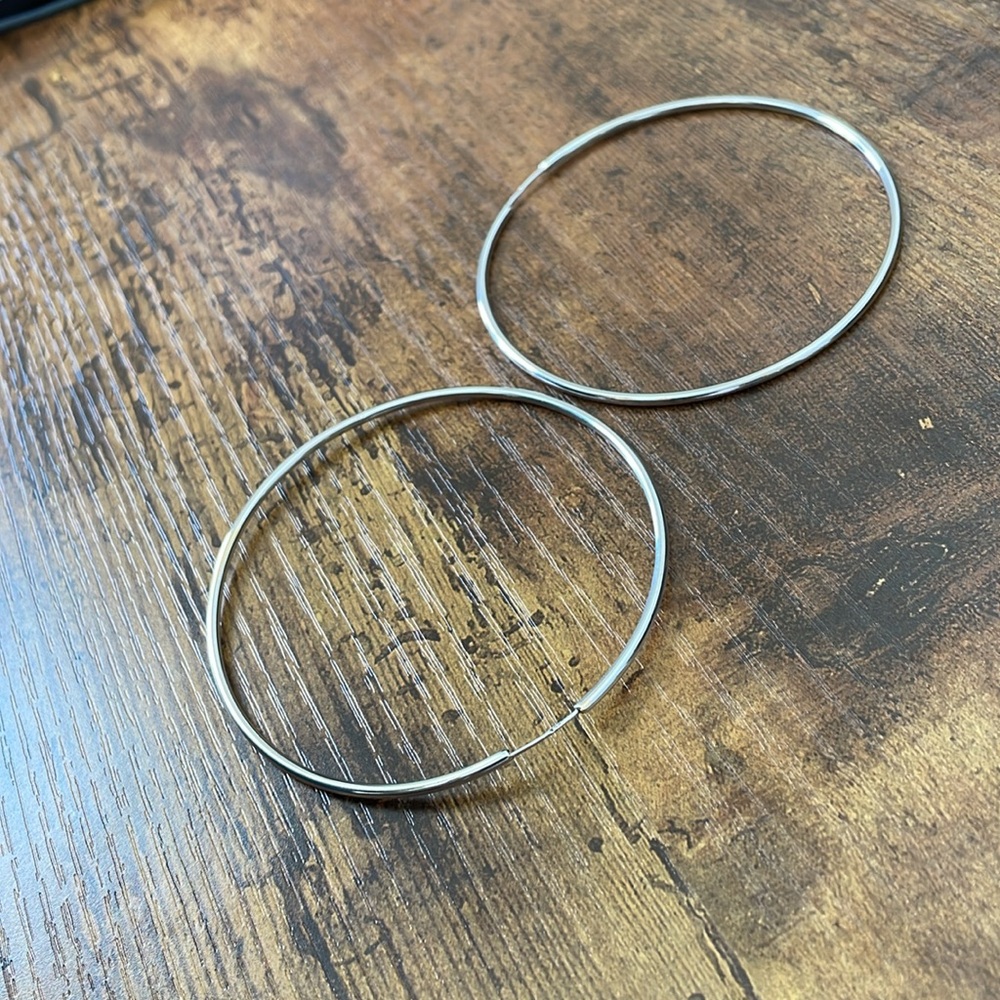 18k White god Large Hoops - Picture 8 of 12
